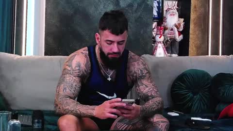 Snapshot of masterkingofmuscle chatting on 12-20-24, 11:10 masterkingofmuscle online show from 12-20-24, 11:10