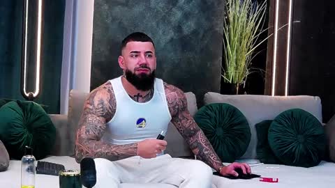 Snapshot of masterkingofmuscle chatting on 01-22-25, 06:31 masterkingofmuscle online show from 01-22-25, 06:31