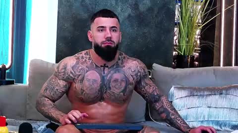 Snapshot of masterkingofmuscle chatting on 02-14-25, 10:07 masterkingofmuscle online show from 02-14-25, 10:07