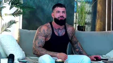 Snapshot of masterkingofmuscle chatting on 09-12-25, 09:09 masterkingofmuscle online show from 09-12-25, 09:09