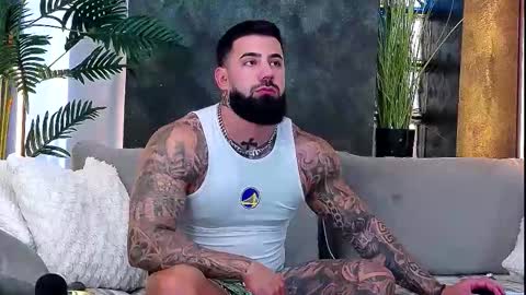 Snapshot of masterkingofmuscle chatting on 10-15-25, 10:04 masterkingofmuscle online show from 10-15-25, 10:04