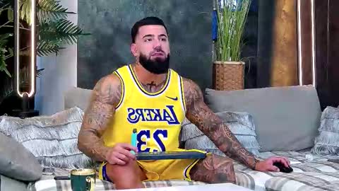 Snapshot of masterkingofmuscle chatting on 11-08-25, 09:20 masterkingofmuscle online show from 11-08-25, 09:20