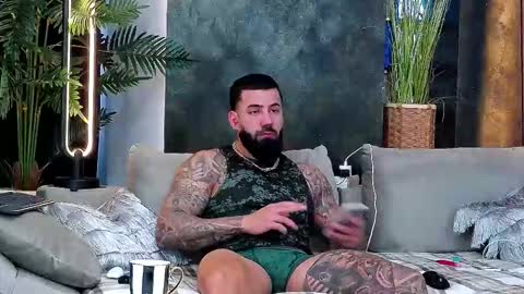 Snapshot of masterkingofmuscle chatting on 11-19-25, 09:42 masterkingofmuscle online show from 11-19-25, 09:42