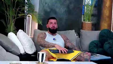 Snapshot of masterkingofmuscle chatting on 12-04-25, 08:01 masterkingofmuscle online show from 12-04-25, 08:01