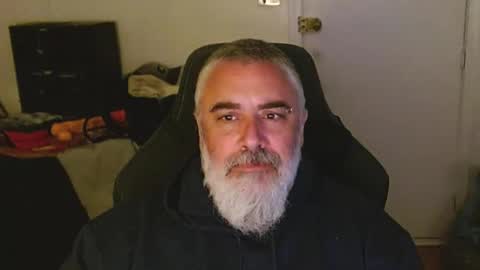 Snapshot of mastermcgirt chatting on 09-27-25, 08:30 Dave online show from 09-27-25, 08:30