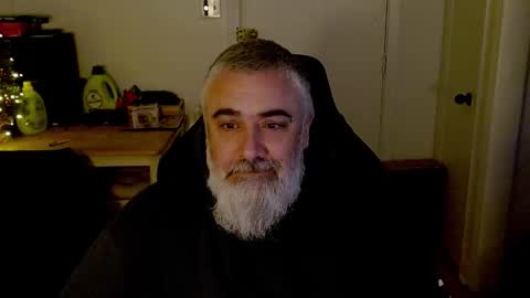 Snapshot of mastermcgirt chatting on 12-21-25, 05:36 Dave online show from 12-21-25, 05:36