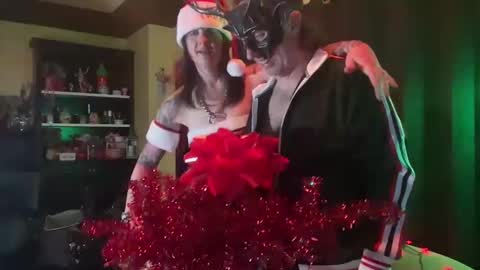 Jer and Kel online show from 12-11-24, 01:37