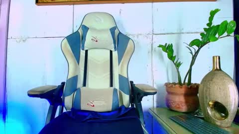 matteo online show from 10-10-25, 01:59