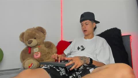 mateo_escobar online show from 10-25-25, 08:22