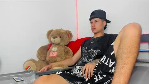 mateo_escobar online show from 10-25-25, 08:25