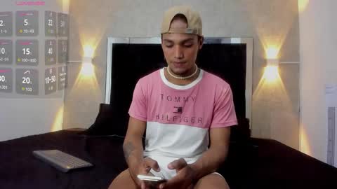 Snapshot of mateo_nick chatting on 11-02-25, 06:10 Mateo and Noah online show from 11-02-25, 06:10