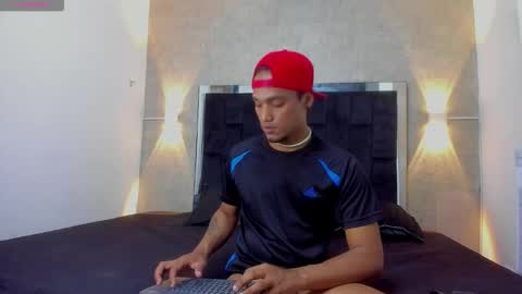 Snapshot of mateo_nick chatting on 11-04-25, 04:28 Mateo and Noah online show from 11-04-25, 04:28