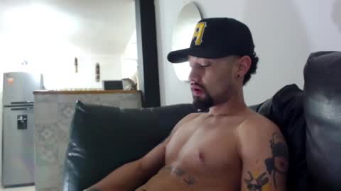 STRURIBE ON INSTAGRAM online show from 12-17-24, 11:39