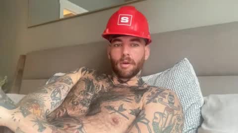 Snapshot of mathewloyal chatting on 10-31-25, 04:52 Mat Loyal online show from 10-31-25, 04:52