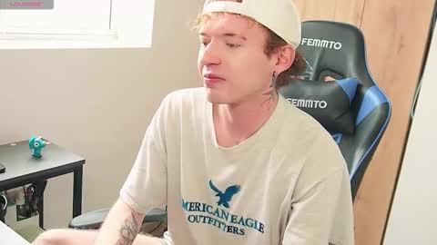 Alejandro Alex online show from 10-25-25, 01:18