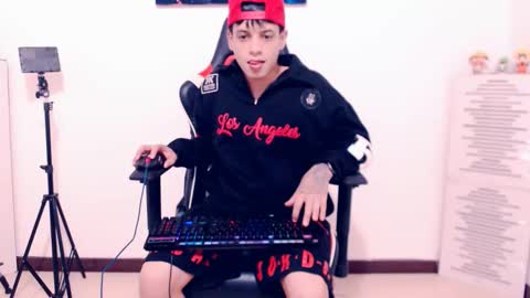 Snapshot of matias_undercromo_18 chatting on 03-13-26, 02:07 matias online show from 03-13-26, 02:07