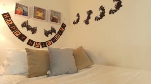 Snapshot of matilda_69x chatting on 10-31-25, 02:01 Matilda online show from 10-31-25, 02:01