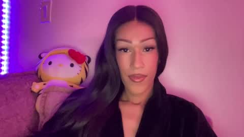 MOLLY MILLS online show from 11-10-25, 03:49