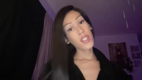 MOLLY MILLS online show from 11-23-25, 05:07