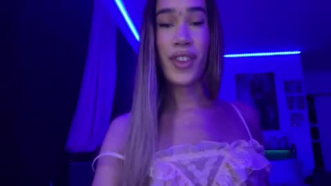 MOLLY MILLS online show from 06-03-26, 01:52