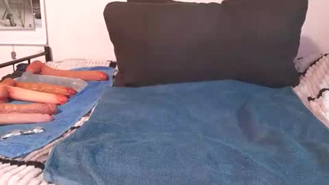 Snapshot of matten80 chatting on 12-21-25, 08:32 matten80 online show from 12-21-25, 08:32