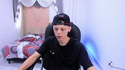Snapshot of matthewboy_ chatting on 05-15-26, 12:12 MatthewBoy online show from 05-15-26, 12:12