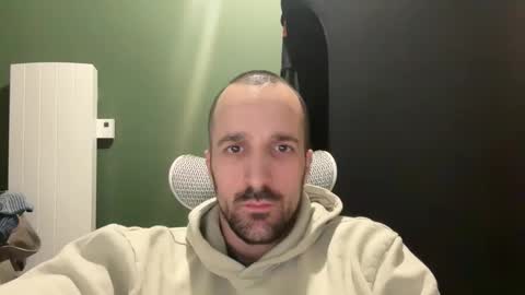 Snapshot of matthias24 chatting on 01-08-26, 12:46 M online show from 01-08-26, 12:46