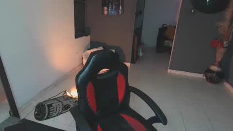 mattias     online show from 02-12-25, 01:09