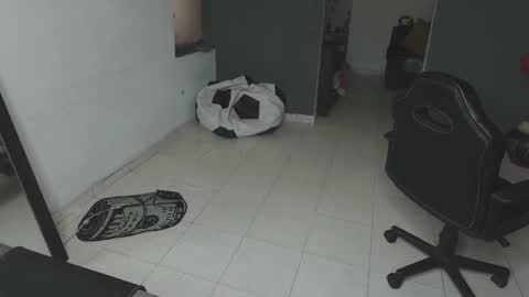 mattias     online show from 02-12-25, 05:48