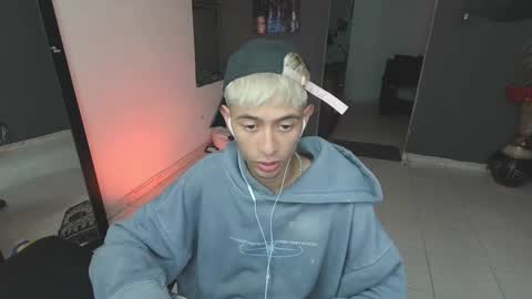 mattias     online show from 03-06-25, 09:20