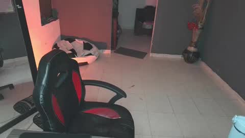 mattias     online show from 03-10-25, 04:07