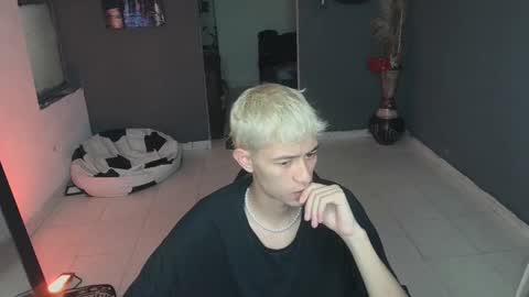 mattias     online show from 03-11-25, 04:51