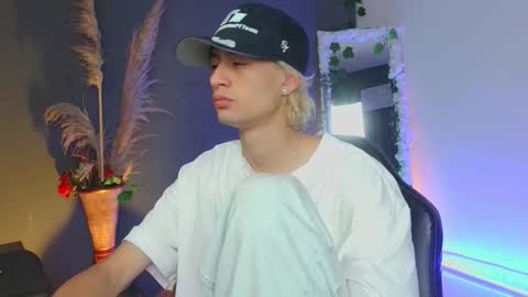 mattias     online show from 10-09-25, 02:37