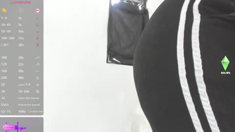 Snapshot of mature_gold1 chatting on 06-04-26, 12:11 danna mature online show from 06-04-26, 12:11
