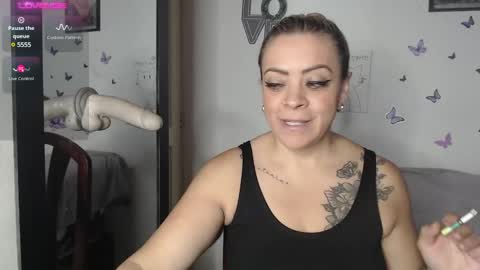 Snapshot of mature_liaa chatting on 02-14-25, 01:45 Mature liaa online show from 02-14-25, 01:45