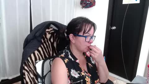 Snapshot of mature_wolf chatting on 01-23-25, 08:45 Sonia online show from 01-23-25, 08:45