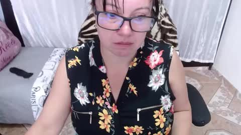 Snapshot of mature_wolf chatting on 02-06-25, 02:48 Sonia online show from 02-06-25, 02:48