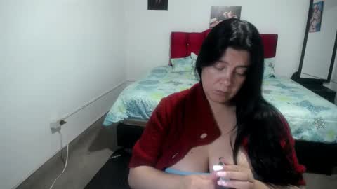 Snapshot of maturealexxa chatting on 12-18-24, 02:42 alexa online show from 12-18-24, 02:42