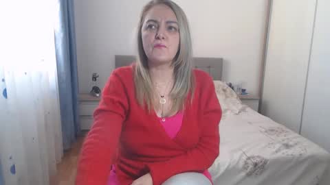 Snapshot of maturediana chatting on 02-25-25, 10:26 maturediana online show from 02-25-25, 10:26