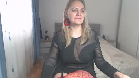 Snapshot of maturediana chatting on 02-27-25, 07:01 maturediana online show from 02-27-25, 07:01