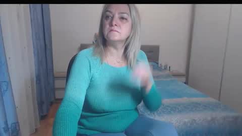 Snapshot of maturediana chatting on 10-06-25, 01:03 maturediana online show from 10-06-25, 01:03