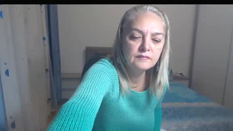 Snapshot of maturediana chatting on 10-10-25, 02:43 maturediana online show from 10-10-25, 02:43