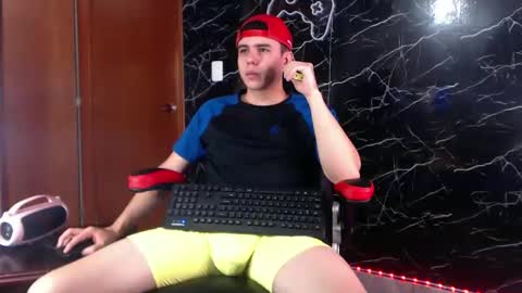 Matias online show from 02-15-25, 04:45