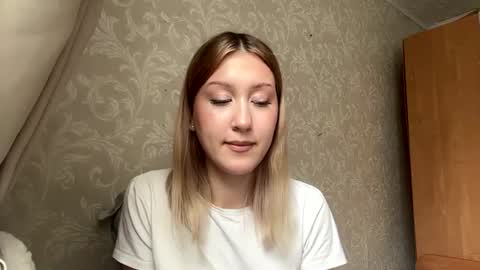 Snapshot of maudiesikes chatting on 07-14-26, 09:03 Mia online show from 07-14-26, 09:03