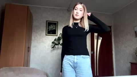Snapshot of maudiesikes chatting on 07-21-26, 03:47 Mia online show from 07-21-26, 03:47