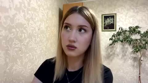 Snapshot of maudiesikes chatting on 07-29-26, 04:16 Mia online show from 07-29-26, 04:16