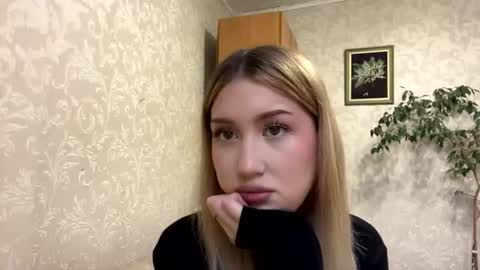 Snapshot of maudiesikes chatting on 07-30-26, 04:17 Mia online show from 07-30-26, 04:17