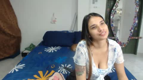 Snapshot of mauhype chatting on 09-20-25, 04:52 Mau and Lauren online show from 09-20-25, 04:52