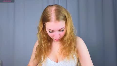 Snapshot of maureencoombs chatting on 09-24-25, 04:05 maureencoombs online show from 09-24-25, 04:05