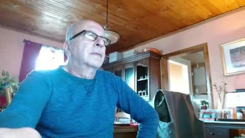 Maurice online show from 12-18-24, 02:06